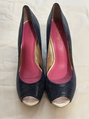 Lilly Pulitzer Navy Textured Peep-Toe Heels with Pink Insole & Gold Accent